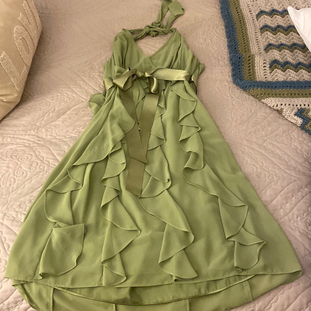 Pretty, flirty dress. Perfect for a wedding or night out. Barely warn.